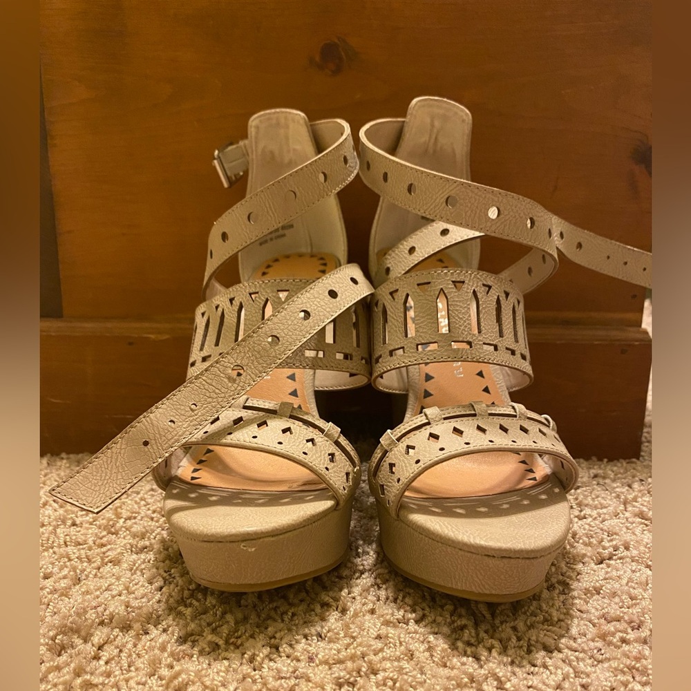 Chinese Laundry Beige Women's Wedges